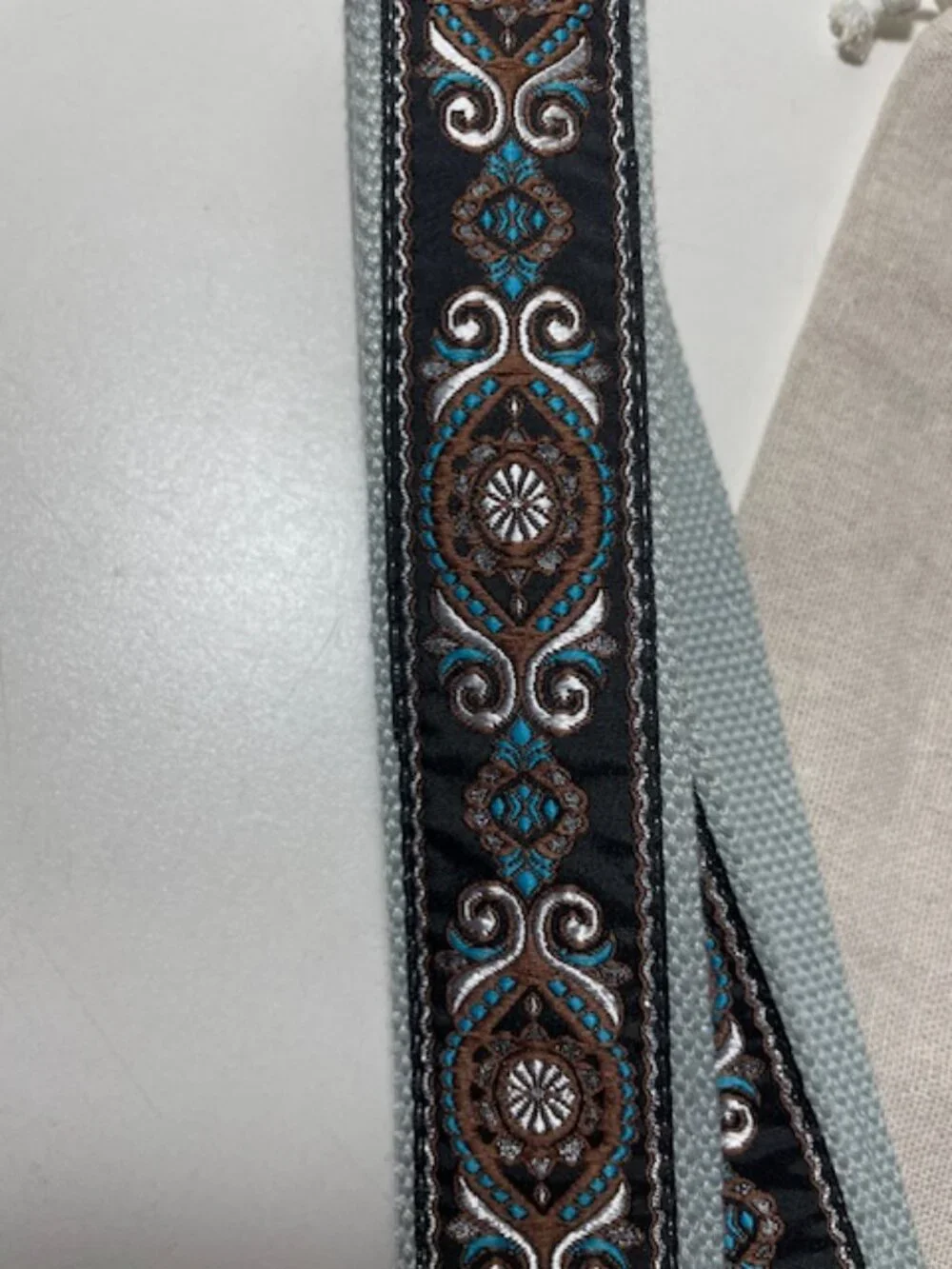 Latico Card Holder Black + Embroidered Strap NEW - Picture 6 of 6